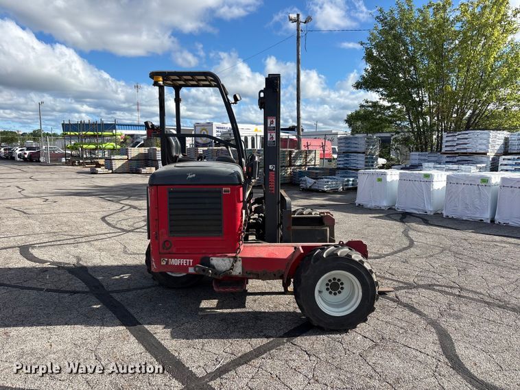 image for item FC2406 2005 Moffett M55 forklift