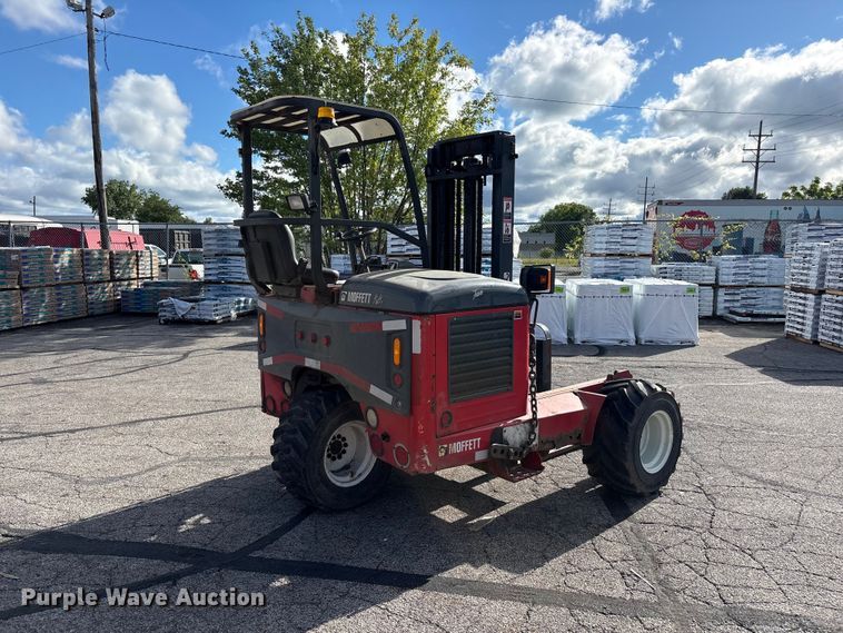 image for item FC2406 2005 Moffett M55 forklift