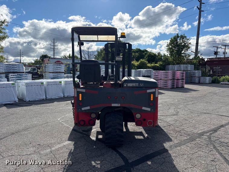 image for item FC2406 2005 Moffett M55 forklift