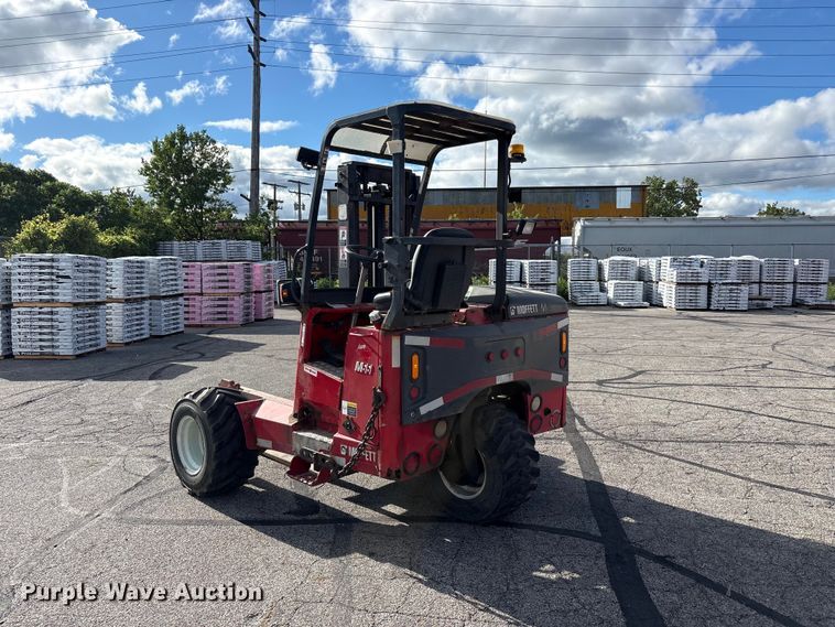 image for item FC2406 2005 Moffett M55 forklift