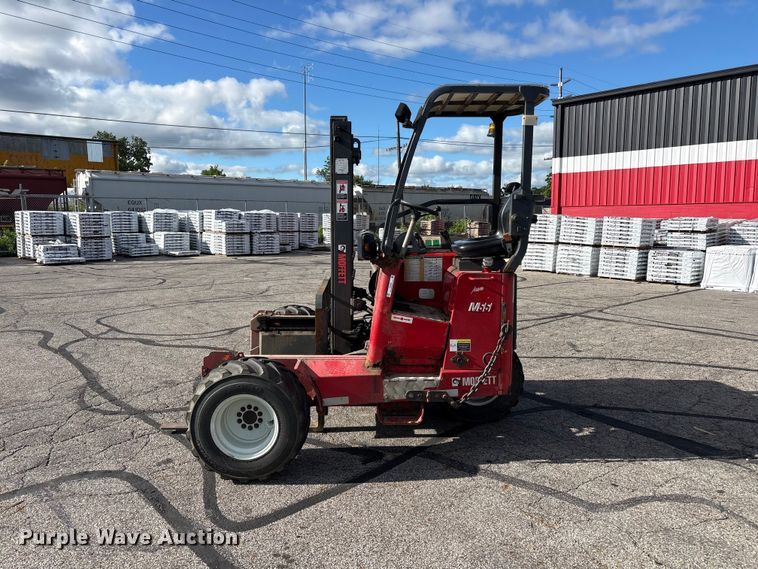 image for item FC2406 2005 Moffett M55 forklift