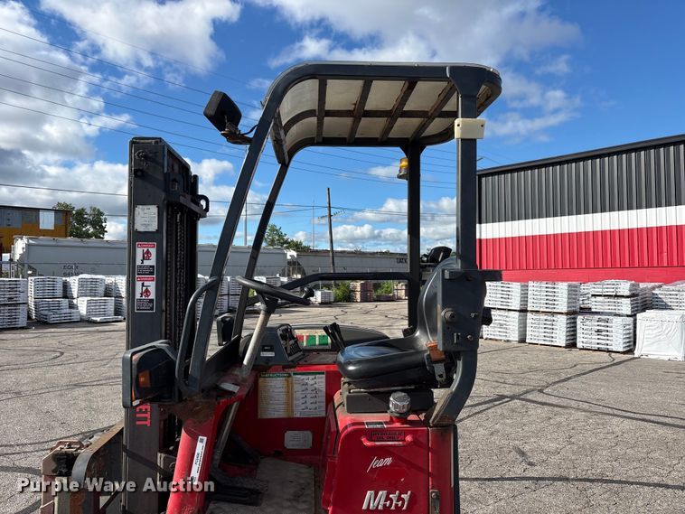 image for item FC2406 2005 Moffett M55 forklift