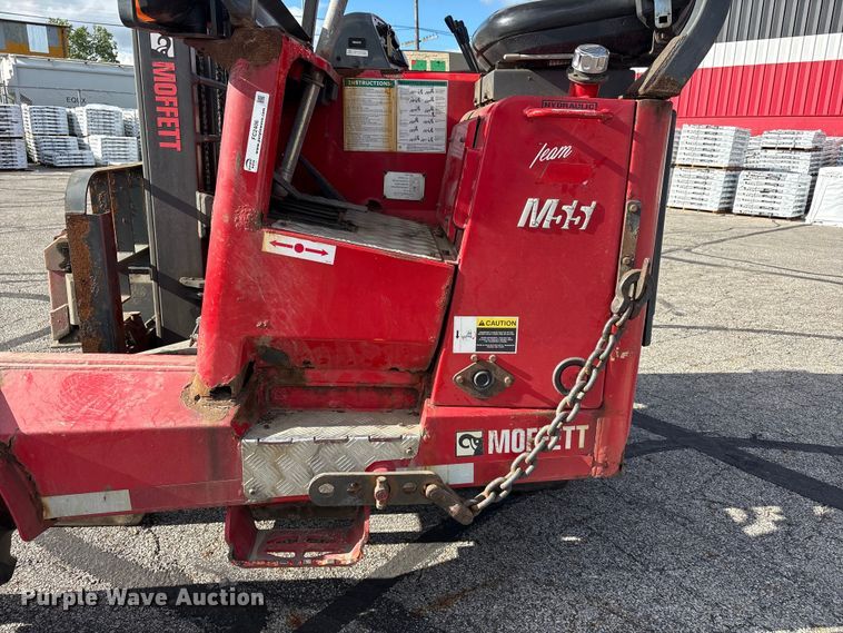 image for item FC2406 2005 Moffett M55 forklift