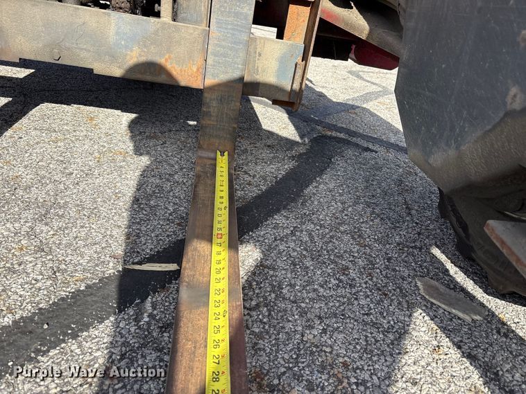 image for item FC2406 2005 Moffett M55 forklift
