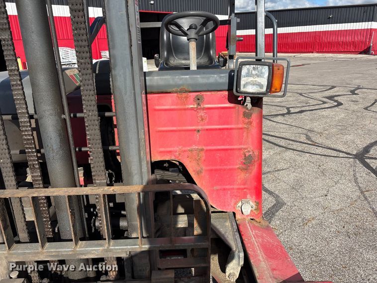 image for item FC2406 2005 Moffett M55 forklift