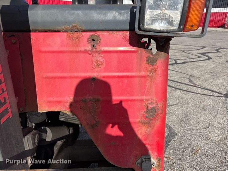 image for item FC2406 2005 Moffett M55 forklift