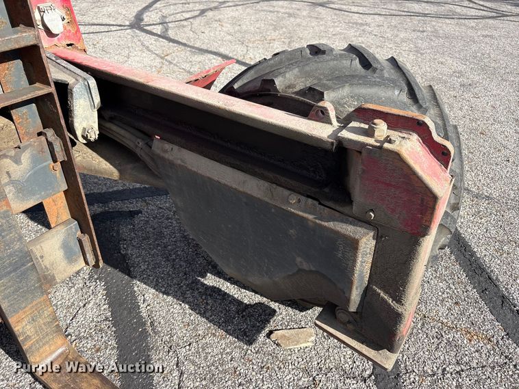 image for item FC2406 2005 Moffett M55 forklift