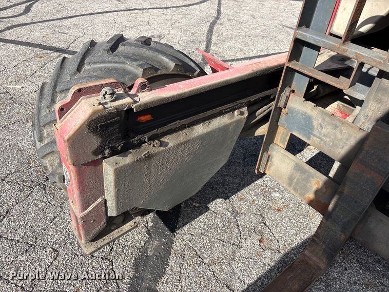 image for item FC2406 2005 Moffett M55 forklift