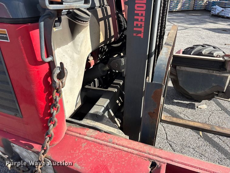 image for item FC2406 2005 Moffett M55 forklift