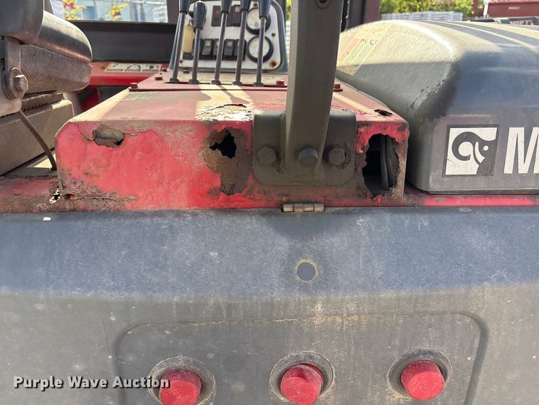 image for item FC2406 2005 Moffett M55 forklift