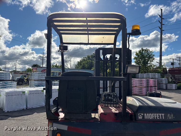 image for item FC2406 2005 Moffett M55 forklift
