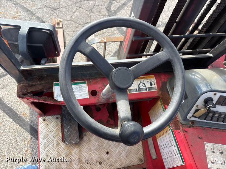 image for item FC2406 2005 Moffett M55 forklift