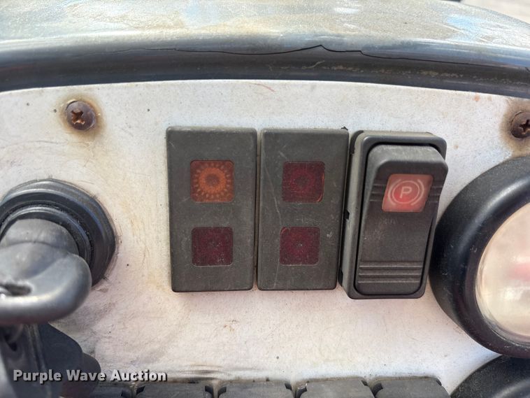 image for item FC2406 2005 Moffett M55 forklift