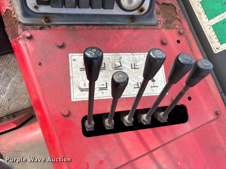 image for item FC2406 2005 Moffett M55 forklift