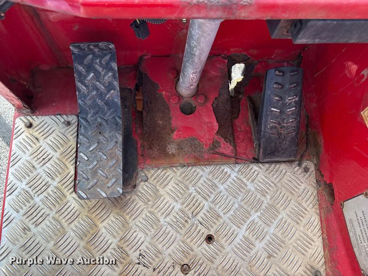 image for item FC2406 2005 Moffett M55 forklift