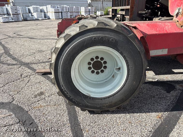image for item FC2406 2005 Moffett M55 forklift