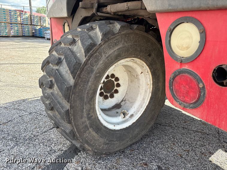 image for item FC2406 2005 Moffett M55 forklift