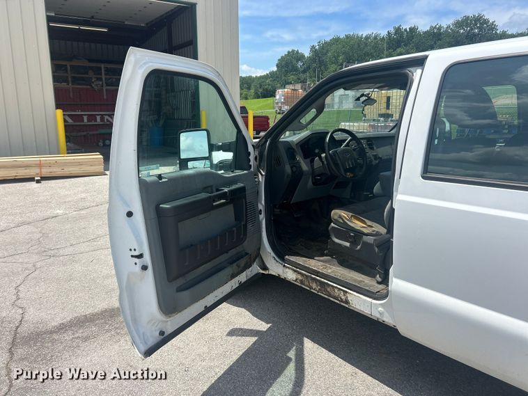 image for item FC2749 2015 Ford F250 Super Duty Crew Cab pickup truck