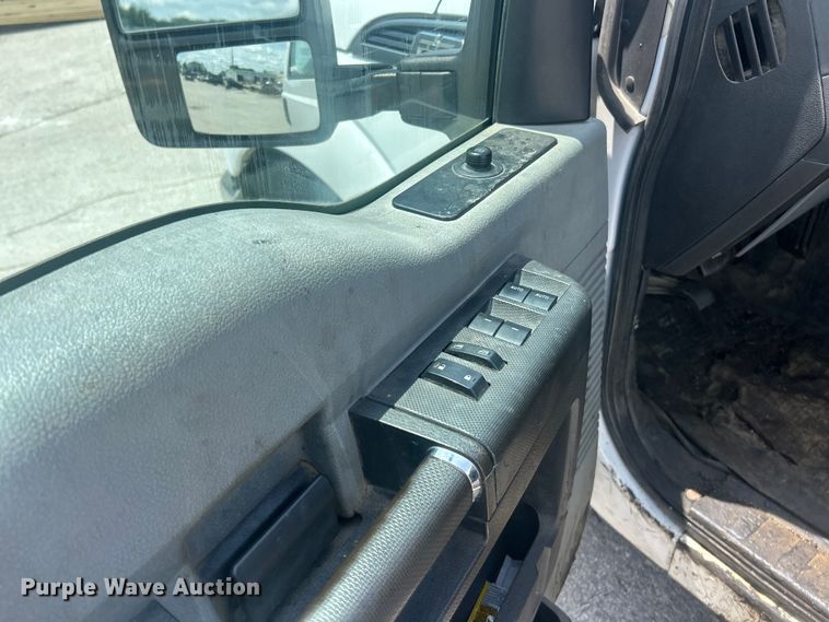 image for item FC2749 2015 Ford F250 Super Duty Crew Cab pickup truck