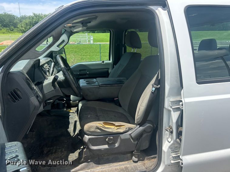 image for item FC2749 2015 Ford F250 Super Duty Crew Cab pickup truck