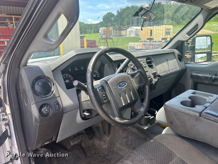image for item FC2749 2015 Ford F250 Super Duty Crew Cab pickup truck