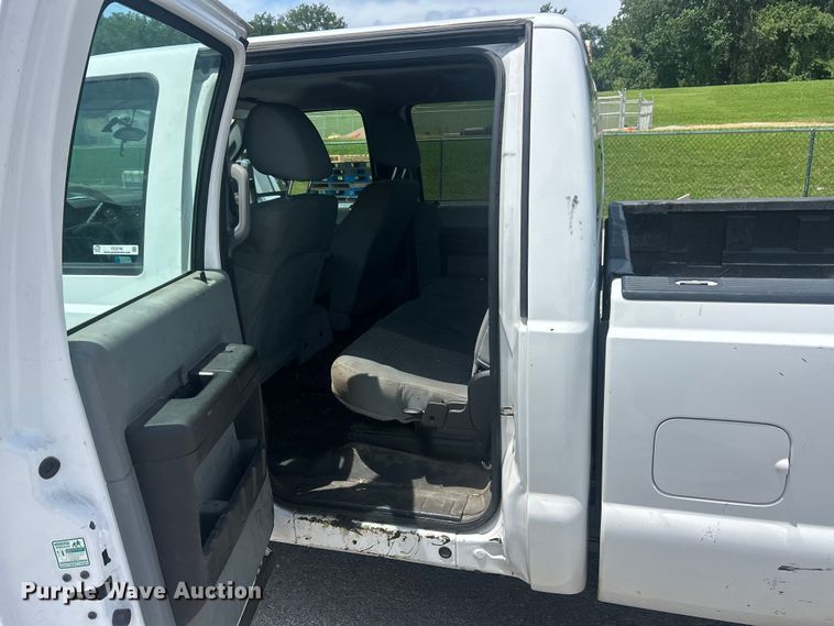 image for item FC2749 2015 Ford F250 Super Duty Crew Cab pickup truck