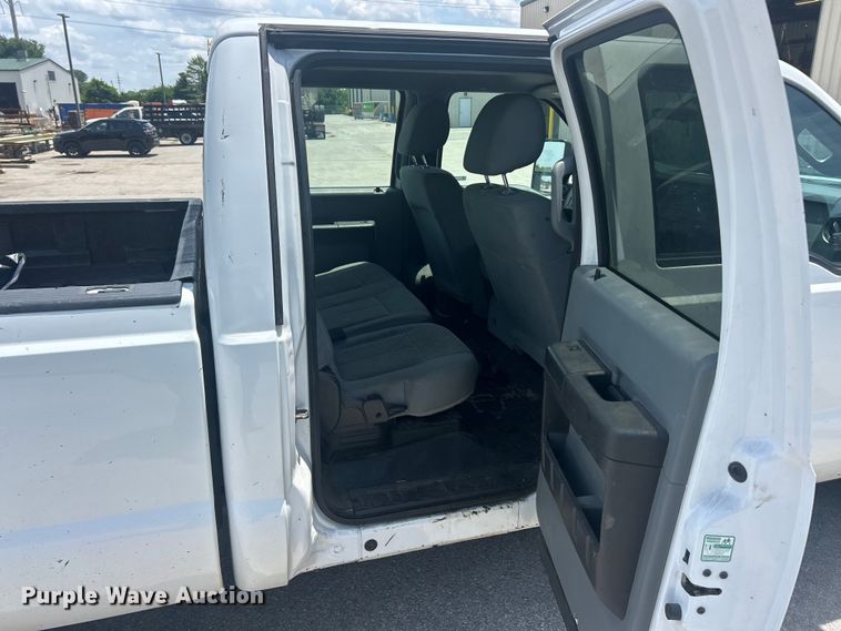 image for item FC2749 2015 Ford F250 Super Duty Crew Cab pickup truck