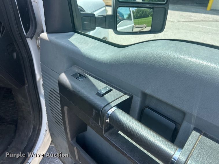 image for item FC2749 2015 Ford F250 Super Duty Crew Cab pickup truck