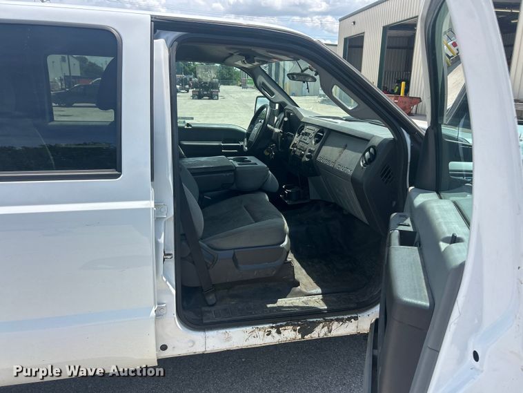 image for item FC2749 2015 Ford F250 Super Duty Crew Cab pickup truck
