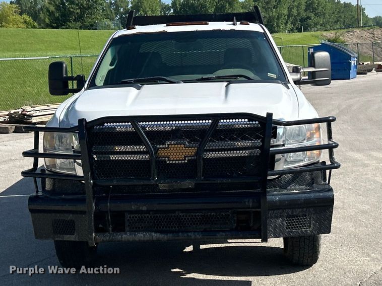 image for item FC2750 2014 Chevrolet Silverado 3500HD Crew Cab flatbed pickup truck