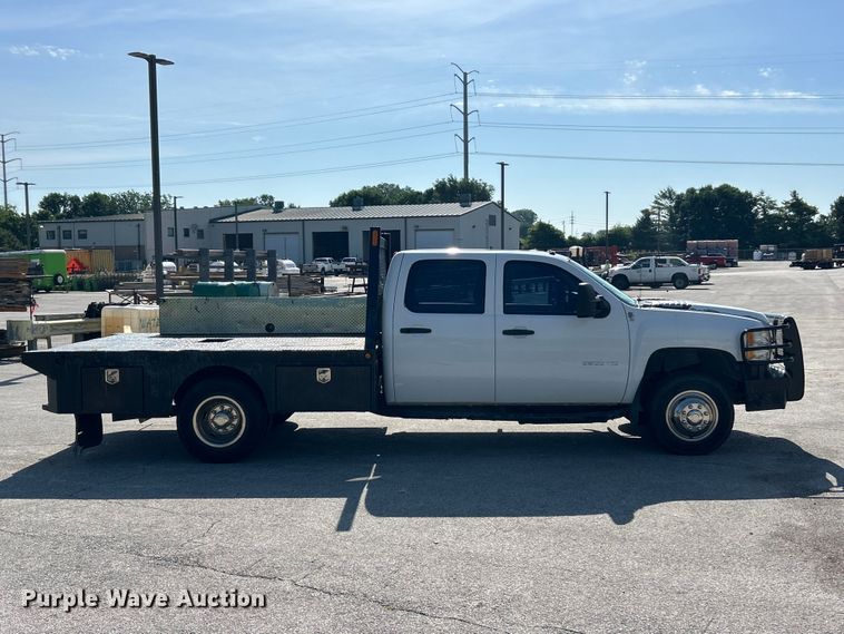 image for item FC2750 2014 Chevrolet Silverado 3500HD Crew Cab flatbed pickup truck