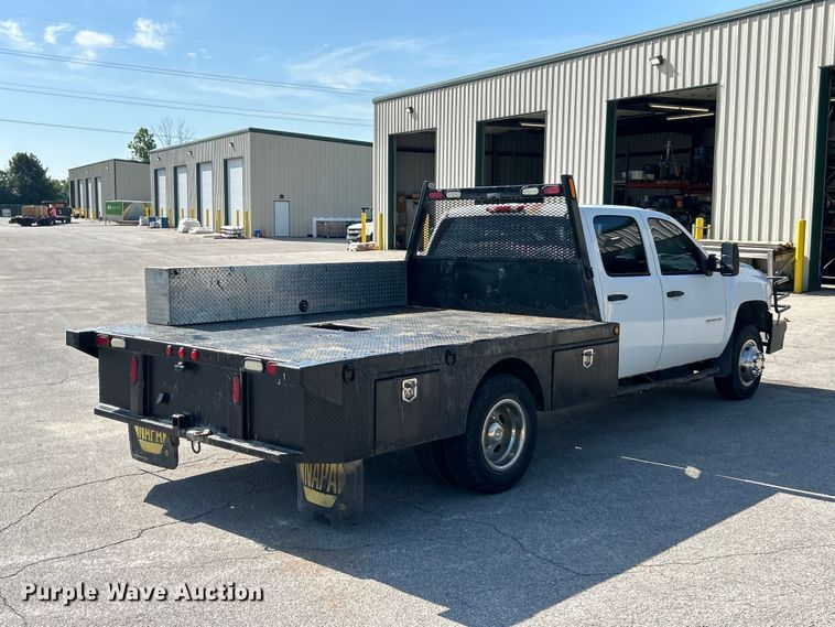 image for item FC2750 2014 Chevrolet Silverado 3500HD Crew Cab flatbed pickup truck