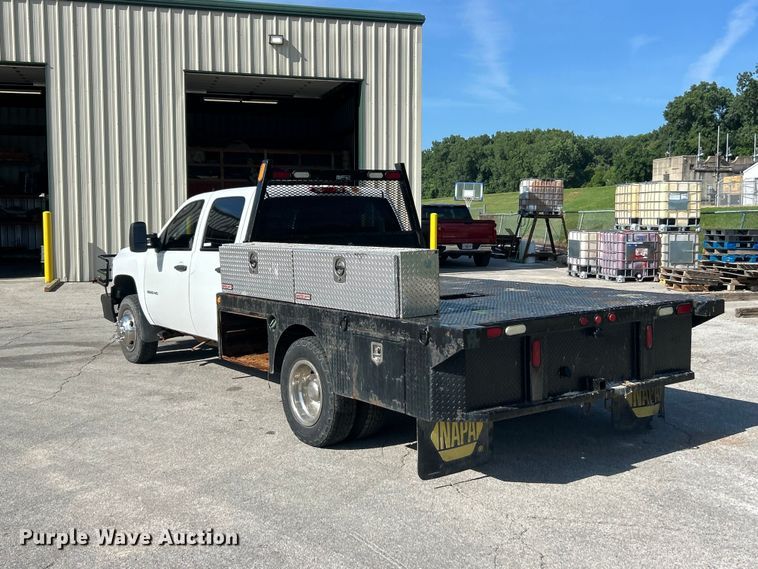 image for item FC2750 2014 Chevrolet Silverado 3500HD Crew Cab flatbed pickup truck