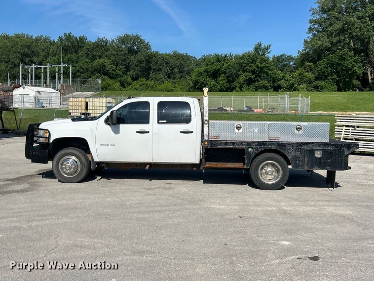 image for item FC2750 2014 Chevrolet Silverado 3500HD Crew Cab flatbed pickup truck
