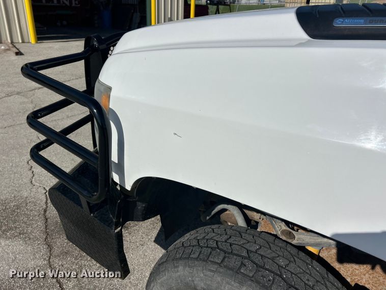 image for item FC2750 2014 Chevrolet Silverado 3500HD Crew Cab flatbed pickup truck