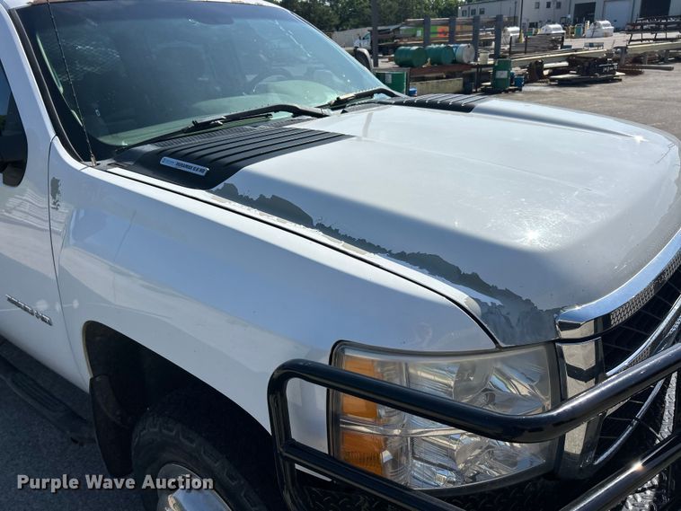 image for item FC2750 2014 Chevrolet Silverado 3500HD Crew Cab flatbed pickup truck
