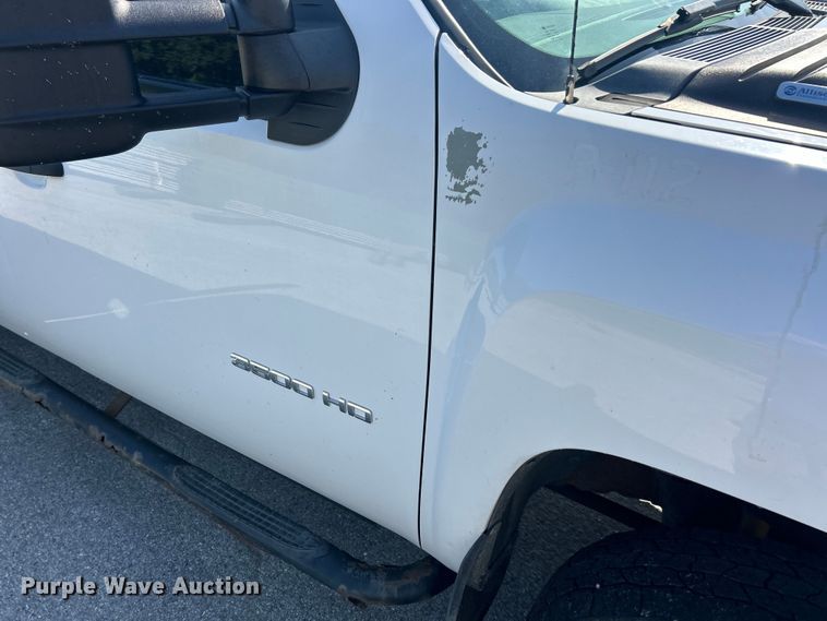 image for item FC2750 2014 Chevrolet Silverado 3500HD Crew Cab flatbed pickup truck