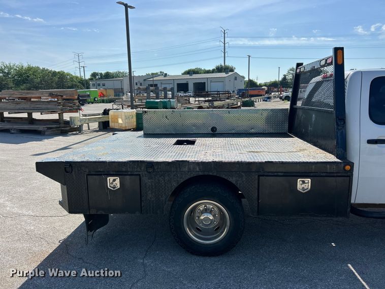 image for item FC2750 2014 Chevrolet Silverado 3500HD Crew Cab flatbed pickup truck