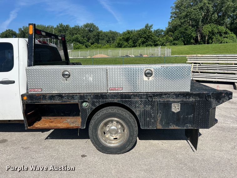 image for item FC2750 2014 Chevrolet Silverado 3500HD Crew Cab flatbed pickup truck