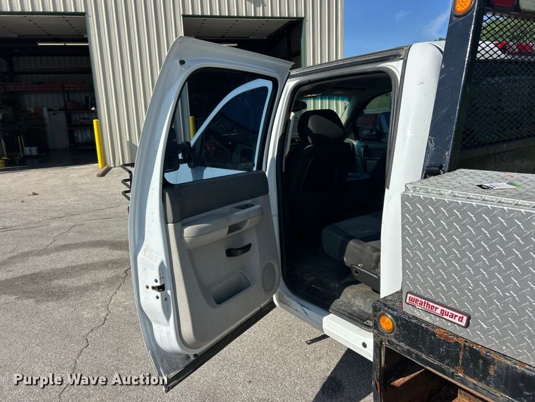 image for item FC2750 2014 Chevrolet Silverado 3500HD Crew Cab flatbed pickup truck