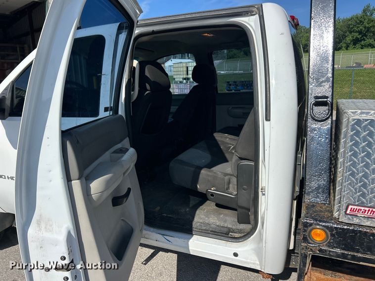 image for item FC2750 2014 Chevrolet Silverado 3500HD Crew Cab flatbed pickup truck