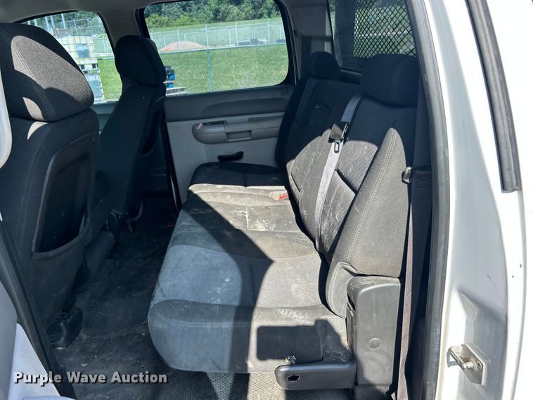 image for item FC2750 2014 Chevrolet Silverado 3500HD Crew Cab flatbed pickup truck