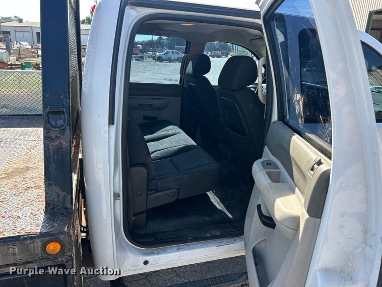 image for item FC2750 2014 Chevrolet Silverado 3500HD Crew Cab flatbed pickup truck
