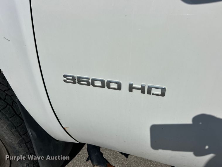 image for item FC2750 2014 Chevrolet Silverado 3500HD Crew Cab flatbed pickup truck