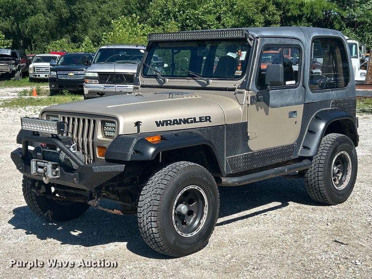 image for item FC2790 1993 Jeep Wrangler SUV