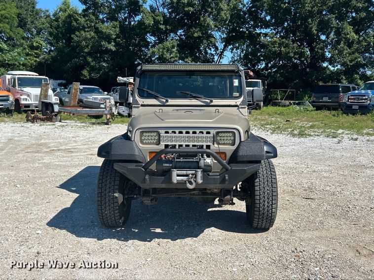 image for item FC2790 1993 Jeep Wrangler SUV