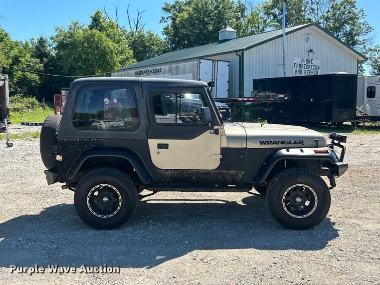 image for item FC2790 1993 Jeep Wrangler SUV