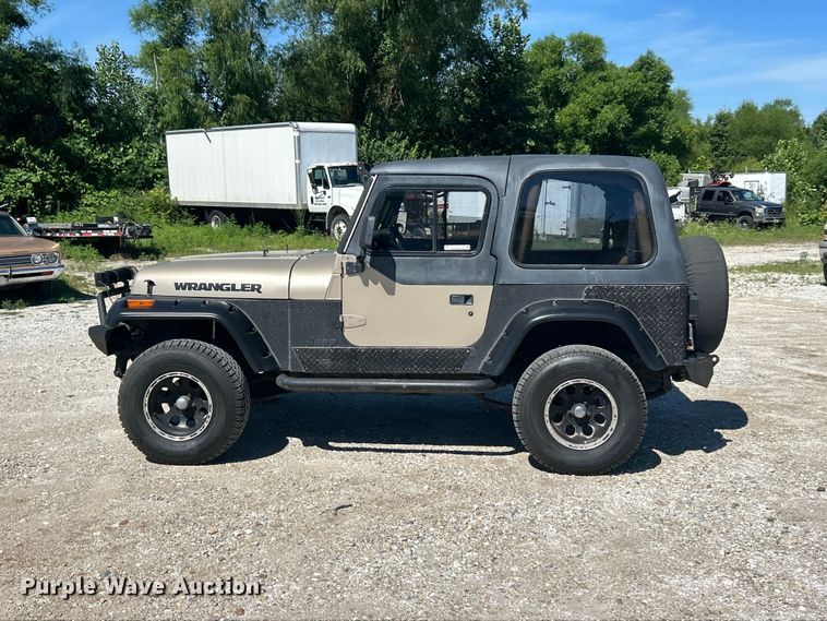 image for item FC2790 1993 Jeep Wrangler SUV