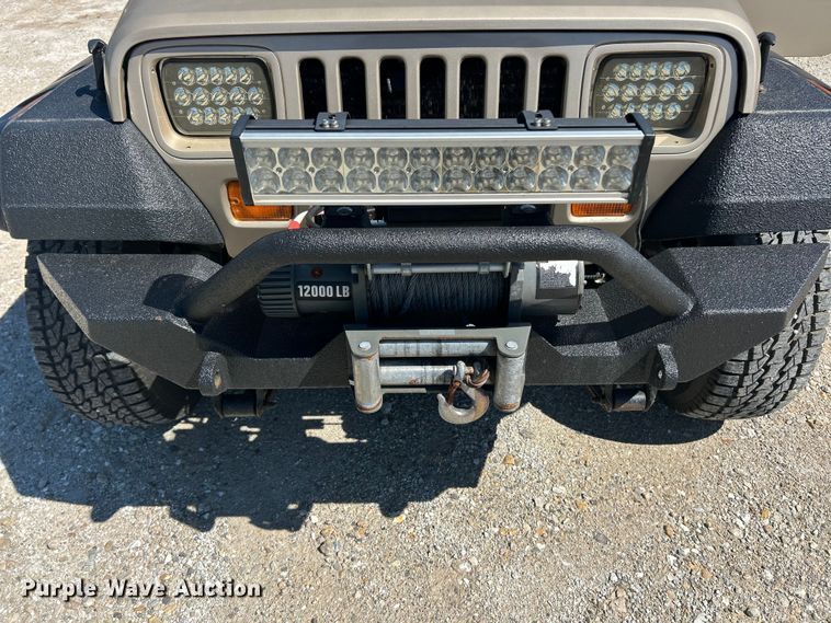 image for item FC2790 1993 Jeep Wrangler SUV