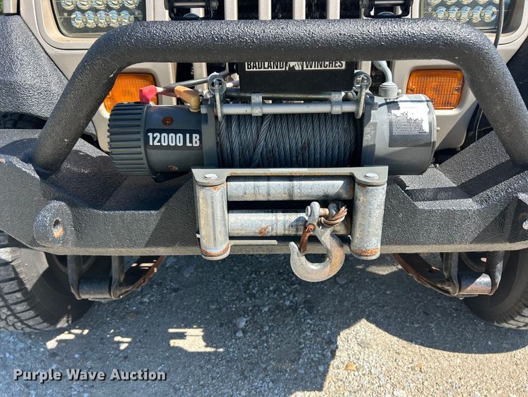 image for item FC2790 1993 Jeep Wrangler SUV